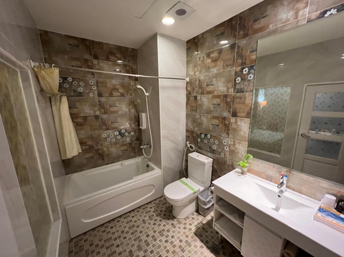 Boston Plus Hotel Цзяи Экстерьер фото