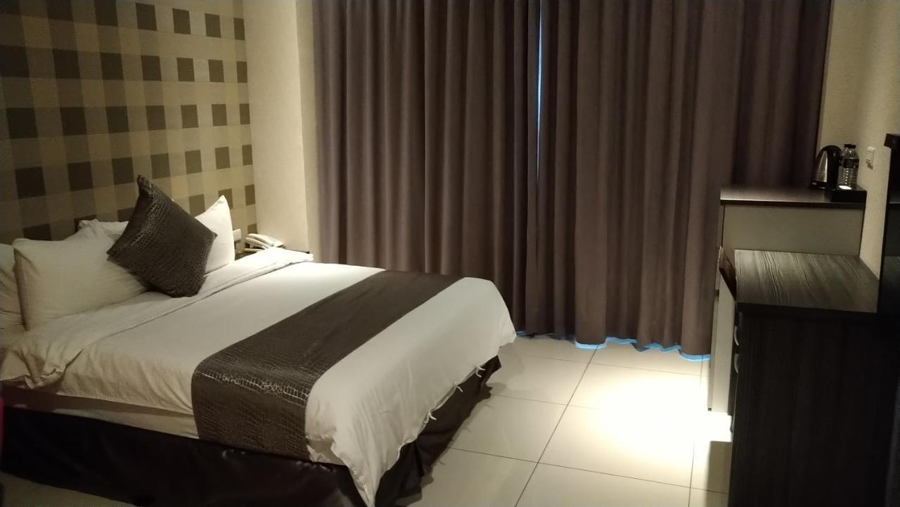Boston Plus Hotel Цзяи Экстерьер фото