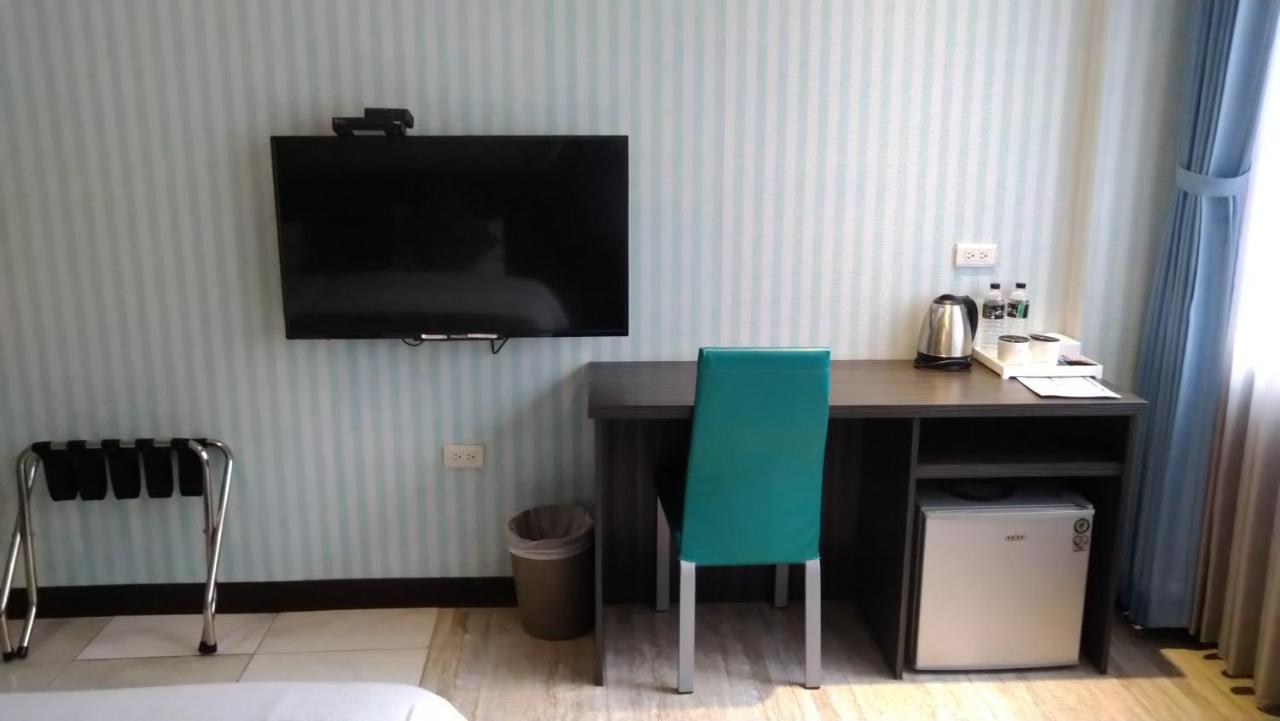 Boston Plus Hotel Цзяи Экстерьер фото